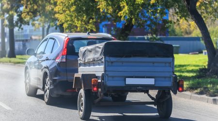 fahrender Autoanhänger