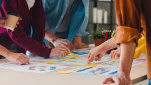 Ein Marketing Team strukturiert, das Content Marketing der Firma neu.