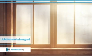 Sonnenlicht scheint durch Fenster