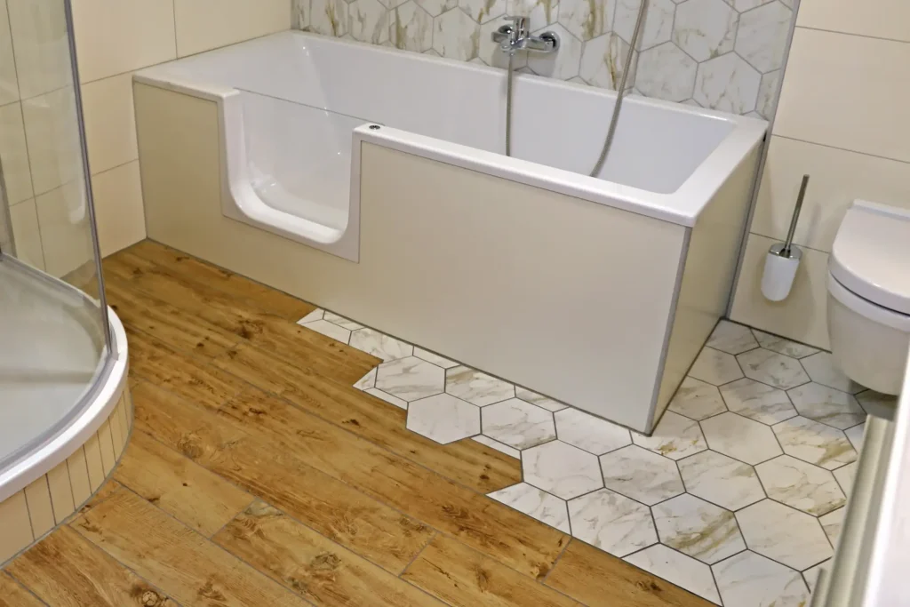 Badewanne mit Tür » Die begehbare, barrierefreie Badewanne