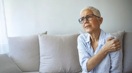 kalkschulter-symptome-therapiemoeglichkeiten